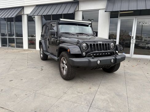 Used 2015 Jeep Wrangler Unlimited Sahara w/ Connectivity Group image 3