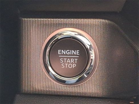 Used 2025 Ford F450 Platinum w/ FX4 Off-Road Package image 17