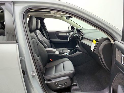 New 2026 Volvo XC40 B5 Plus w/ Climate Package AWD/4WD image 18