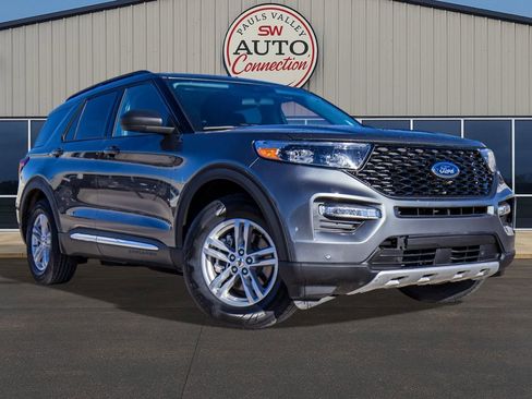 Used 2024 Ford Explorer XLT w/ Equipment Group 202A image 1