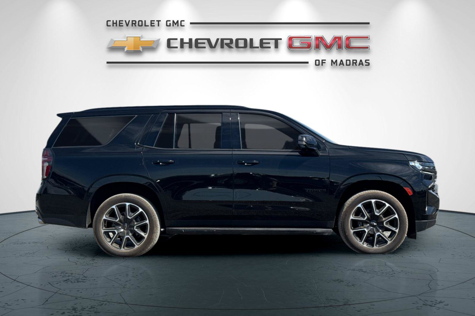 Used 2022 Chevrolet Tahoe RST w/ Sport Performance Package AWD/4WD image 2