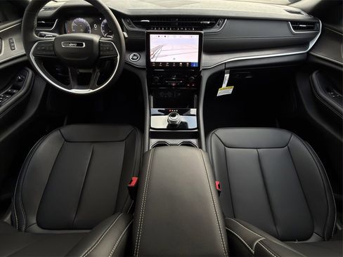 New 2025 Jeep Grand Cherokee Limited w/ Black Appearance Package image 10