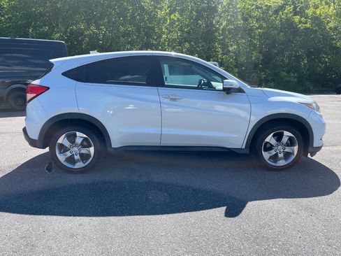 Used 2017 Honda HR-V EX image 6
