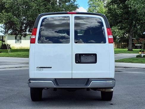 Used 2025 Chevrolet Express 3500 LT w/ LT Preferred Equipment Group RWD image 5