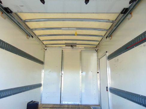 Used 2022 GMC Savana 3500 w/ Power Convenience Package image 31