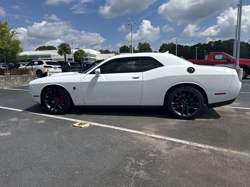 Used 2021 Dodge Challenger R/T Scat Pack RWD image 12