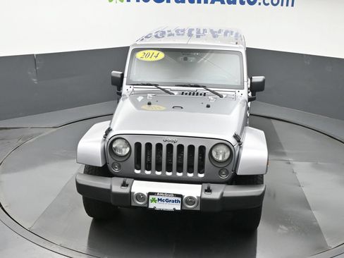 Used 2014 Jeep Wrangler Unlimited Sahara w/ Connectivity Group AWD/4WD image 27