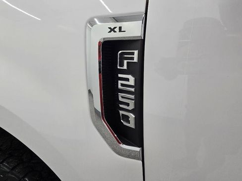 Used 2022 Ford F250 XL w/ Power Equipment Group AWD/4WD image 9