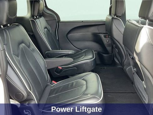Used 2025 Chrysler Pacifica Limited image 25