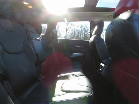 Used 2018 Jeep Cherokee Overland w/ Heavy Duty Protection Group image 17