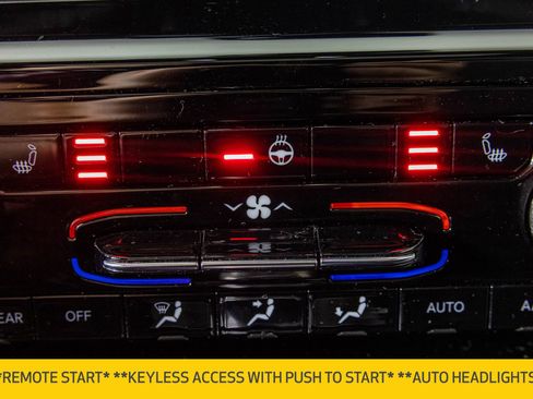 Used 2023 Jeep Grand Cherokee L Laredo image 11