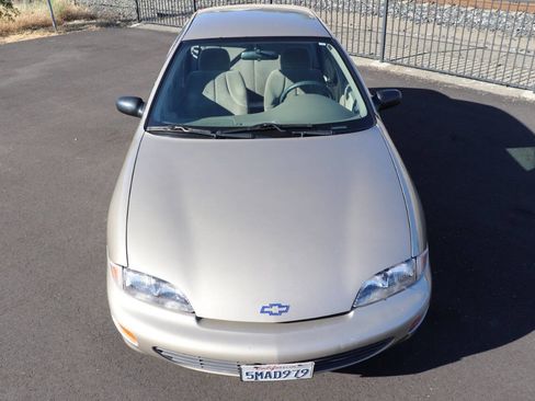Used 1997 Chevrolet Cavalier LS w/ Preferred Equipment Group 2 FWD image 2