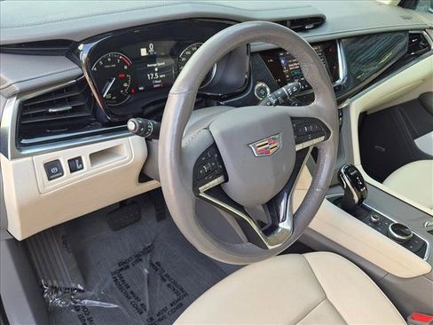 Used 2023 Cadillac XT6 Premium Luxury FWD image 9