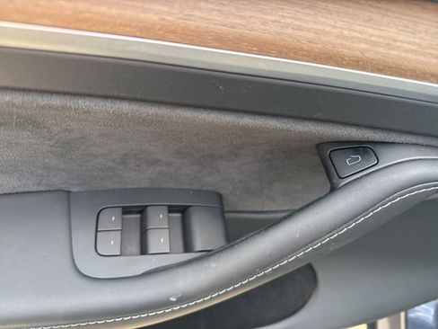 Used 2023 Tesla Model Y Performance image 12