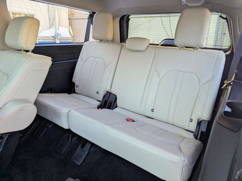 Used 2018 Ford Expedition Max Platinum image 9