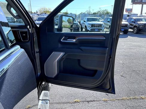 Used 2024 GMC Sierra 3500 Denali w/ Technology Package image 16