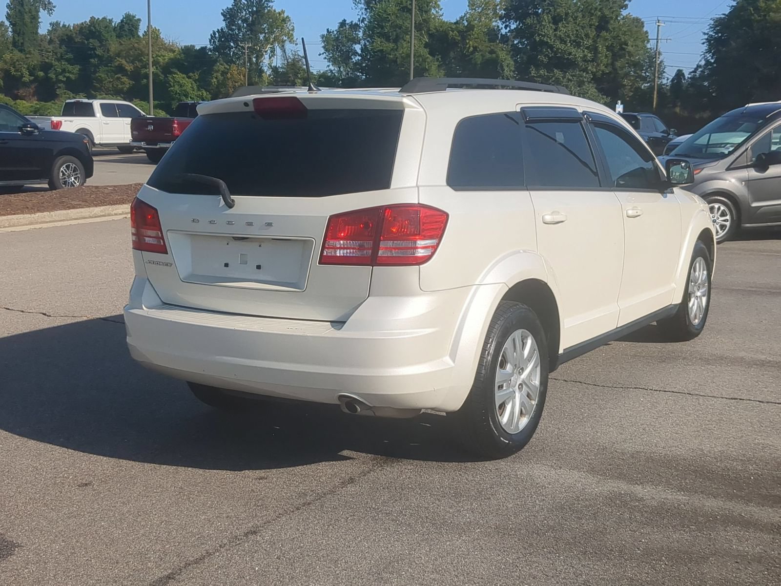 Used 2018 Dodge Journey SE FWD image 3
