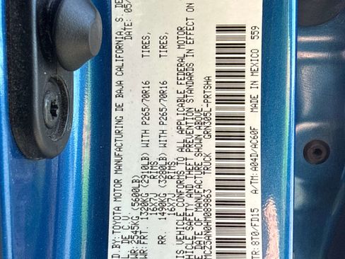 Used 2017 Toyota Tacoma TRD Off-Road w/ Tow Package (A/T) image 27