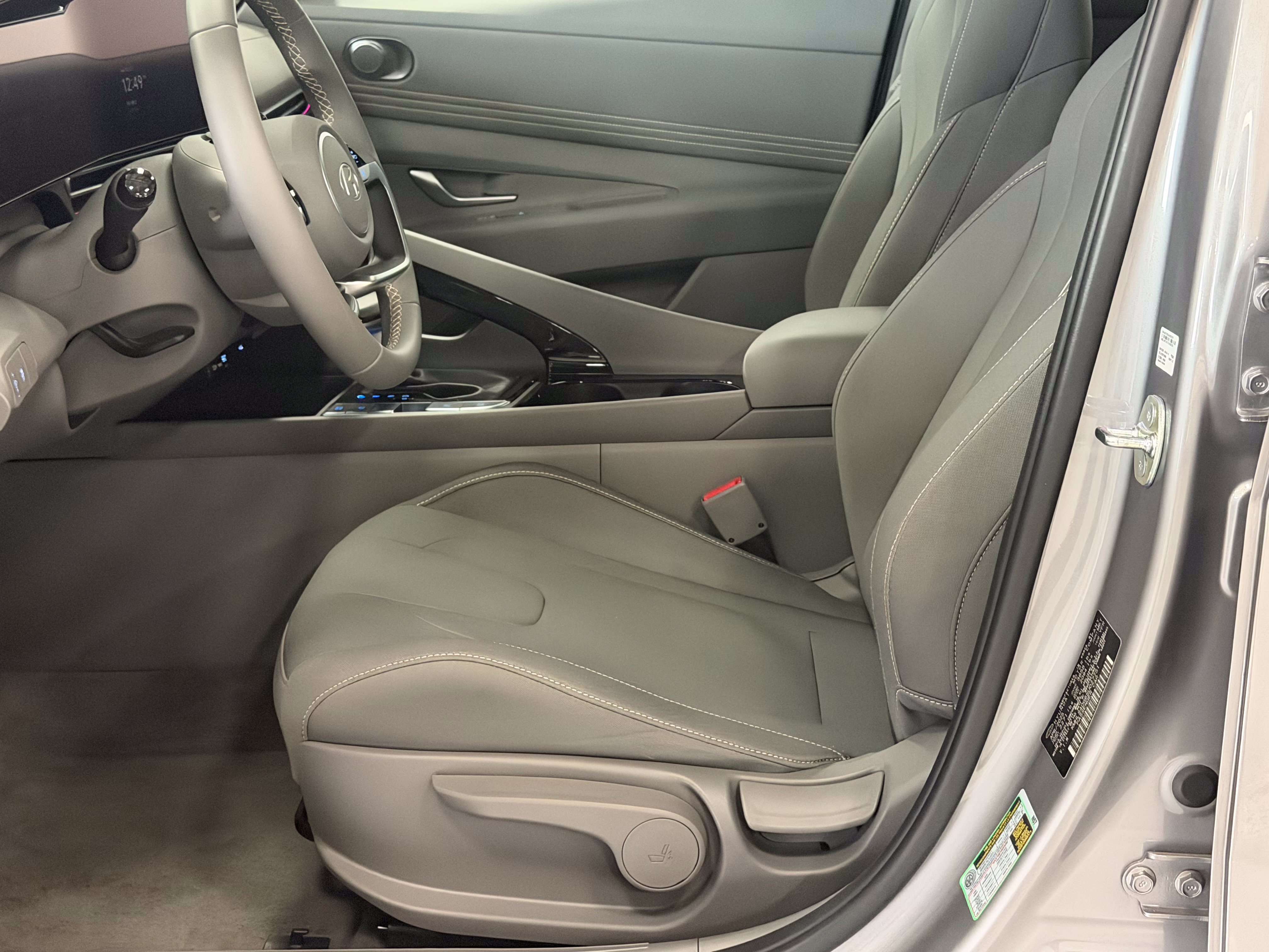 Used 2025 Hyundai Elantra SEL FWD image 12