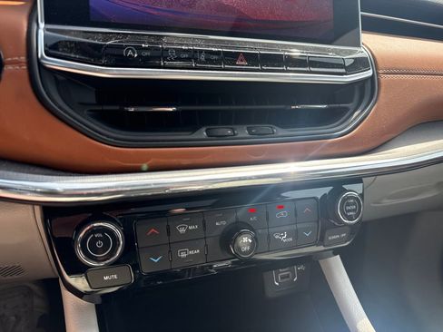 Used 2022 Jeep Compass Limited w/ Sun and Sound Group image 23