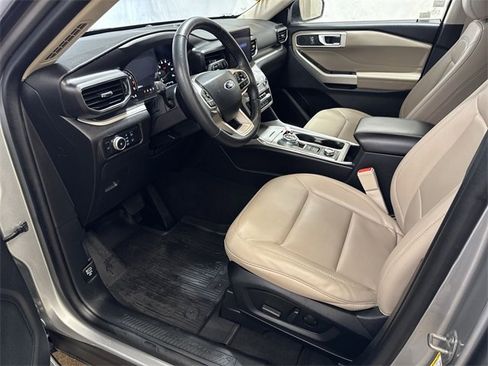 Used 2023 Ford Explorer XLT w/ Equipment Group 202A image 11