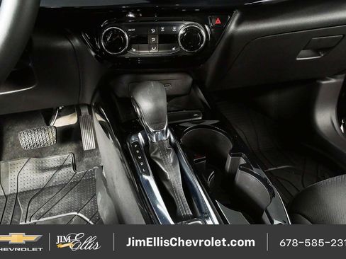 Used 2025 Chevrolet Trax ACTIV w/ Sunroof Package FWD image 16