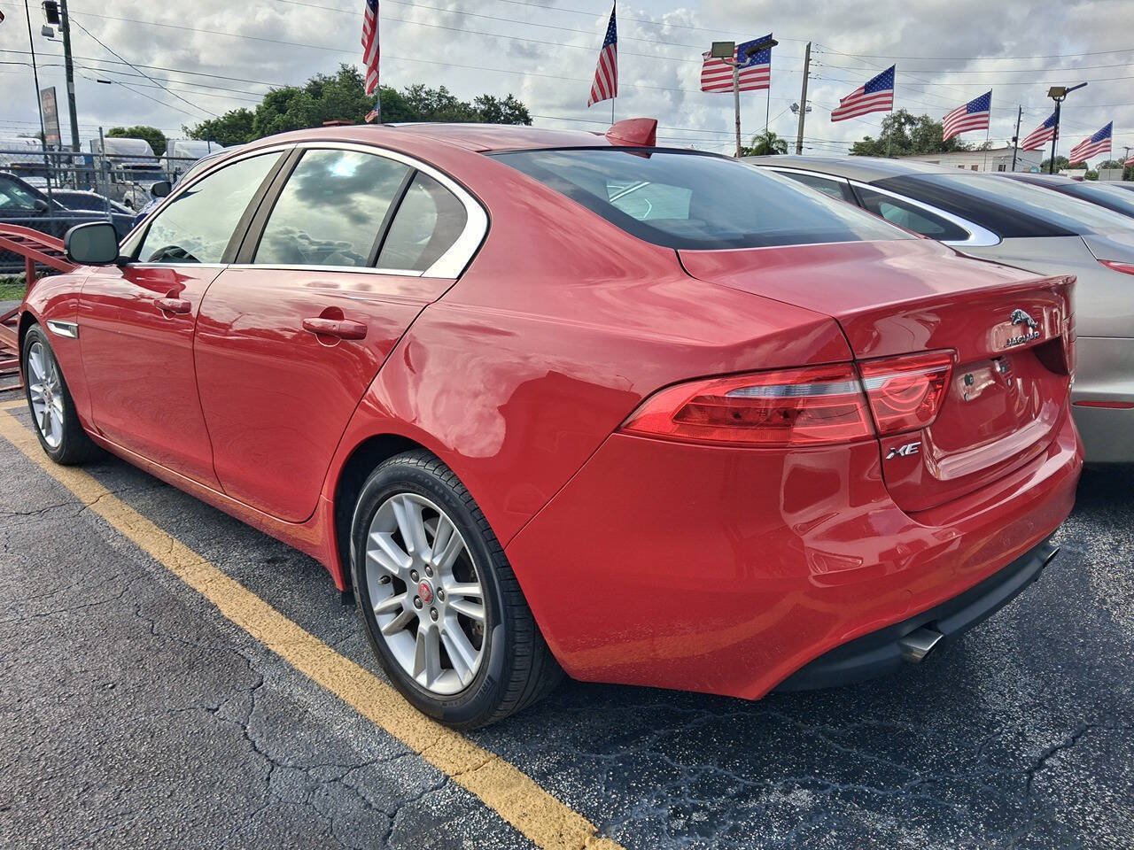 Used 2019 Jaguar XE Premium RWD image 2