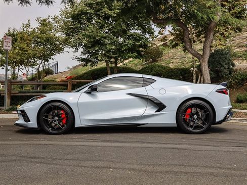 Used 2022 Chevrolet Corvette Stingray Coupe w/ Z51 Performance Package RWD image 3