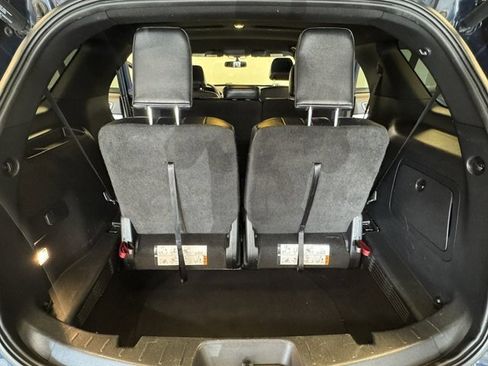 Used 2017 Ford Explorer XLT w/ Equipment Group 202A AWD/4WD image 14