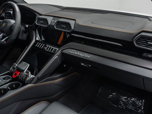 Used 2022 Lamborghini Urus AWD/4WD image 14