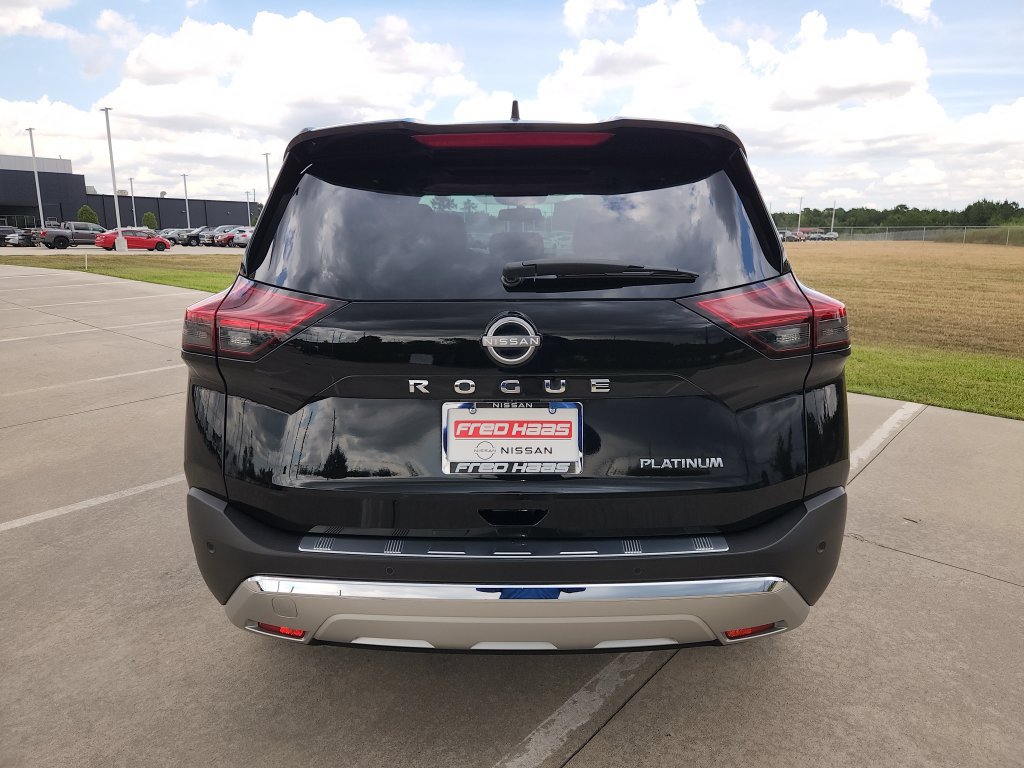 Used 2023 Nissan Rogue Platinum FWD image 6