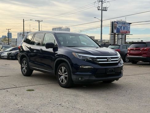 Used 2017 Honda Pilot EX image 2