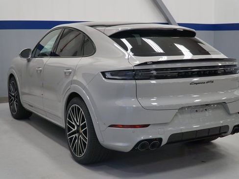 Used 2026 Porsche Cayenne GTS AWD/4WD image 3