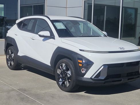 Used 2025 Hyundai Kona SEL FWD image 1