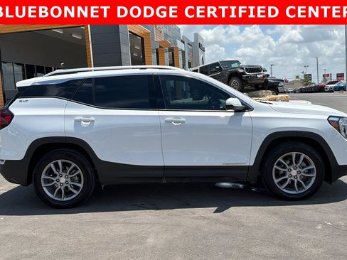 Used 2024 GMC Terrain SLT FWD image 4