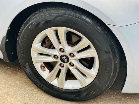 Used 2012 Hyundai Sonata GLS w/ Popular Equipment Pkg FWD image 4