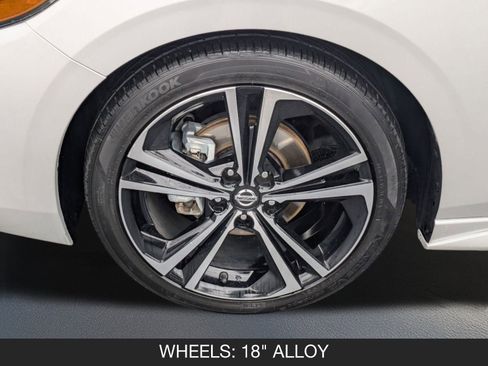 Used 2023 Nissan Sentra SR w/ SR Premium Package image 11