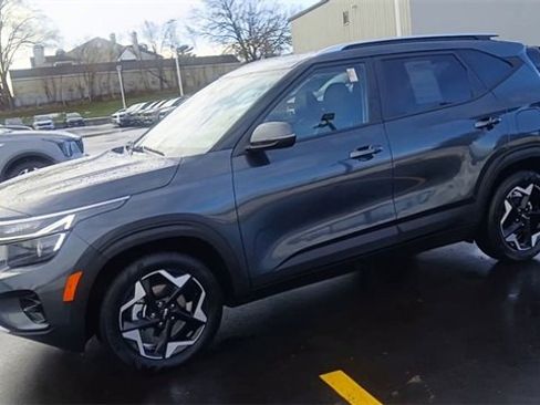 Certified 2025 Kia Seltos S image 7