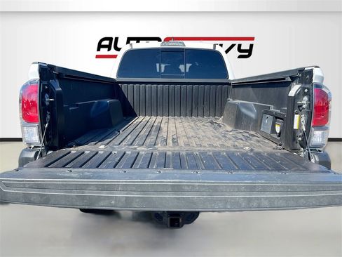 Used 2022 Toyota Tacoma TRD Off-Road image 26