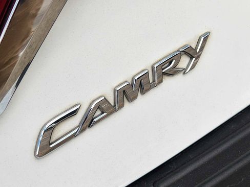 Used 2015 Toyota Camry LE image 12