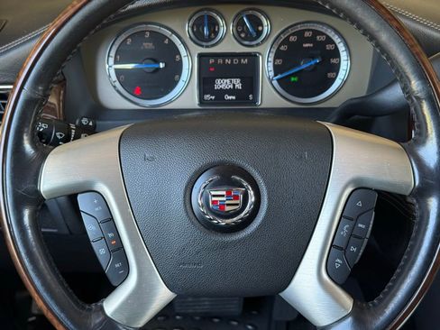 Used 2014 Cadillac Escalade Platinum RWD image 18