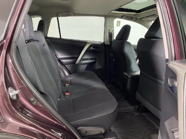 Used 2016 Toyota RAV4 XLE AWD/4WD image 9