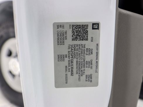 Used 2018 Chevrolet Express 3500 LT w/ LT Preferred Equipment Group RWD image 32