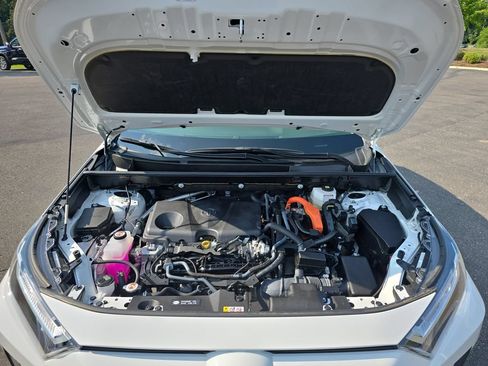Certified 2025 Toyota RAV4 LE AWD/4WD image 33