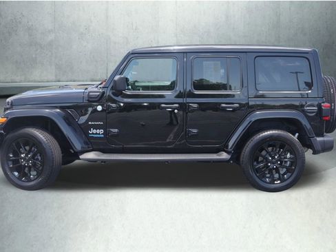 Used 2022 Jeep Wrangler Unlimited Sahara w/ Cold Weather Group AWD/4WD image 12