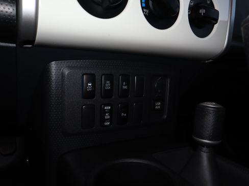 Used 2014 Toyota FJ Cruiser 4WD image 32