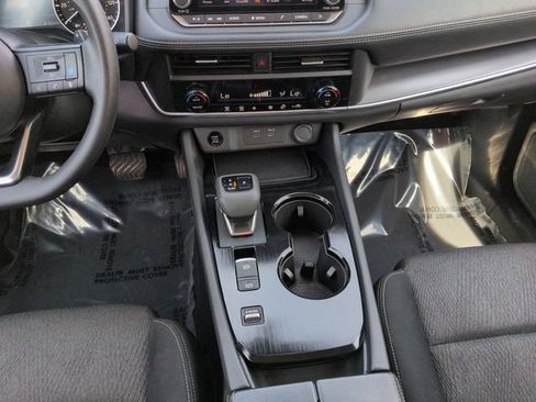 Used 2024 Nissan Rogue SV FWD image 18