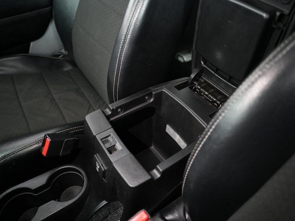 Used 2012 Jeep Wrangler Rubicon AWD/4WD image 32