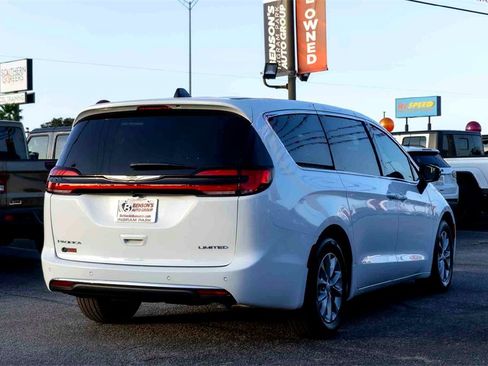 New 2026 Chrysler Pacifica Limited image 4