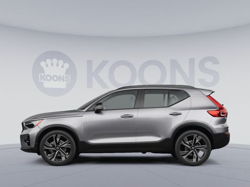Used 2026 Volvo XC40 B5 Plus AWD/4WD image 2